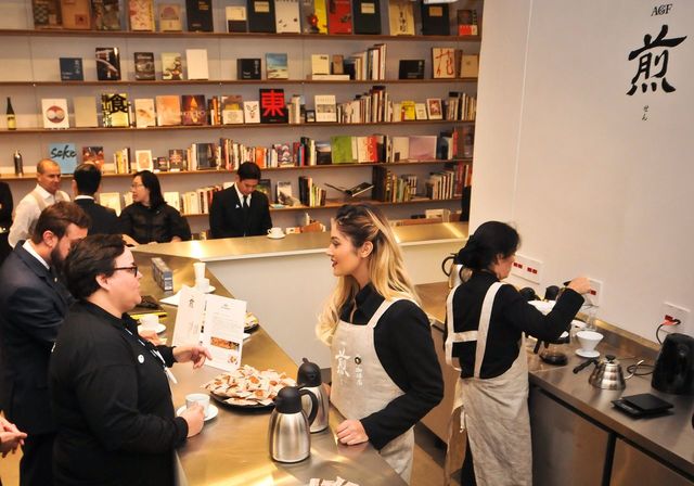 「ジャパンハウス」、日本製レギュラーコーヒーと和菓子のマリアージュを紹介