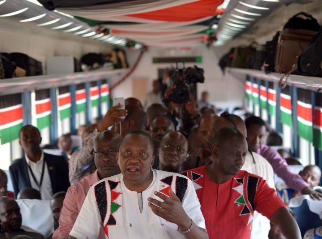 中国資本の長距離鉄道が開通　巨額債務かかえるケニア