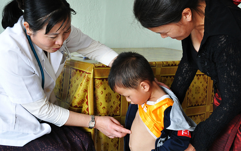 ラオスで増加する小児医療への需要 日本政府が2年目の支援にサイン
