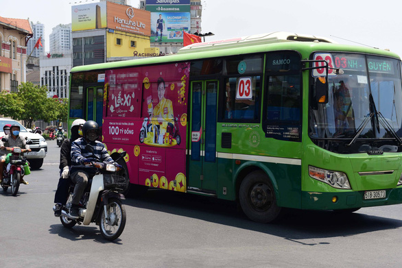 ベトナム: ホーチミン、バスによる広告スキームの収入が低下