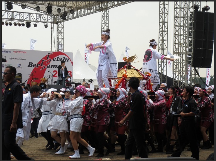 インドネシア：日本の夏祭り楽しむ　バンドン日本人学校
