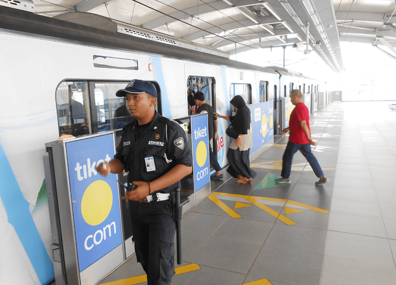 インドネシア：①　日本人鉄道マン奔走　８月大停電 ＭＲＴ停止　乗客避難の舞台裏