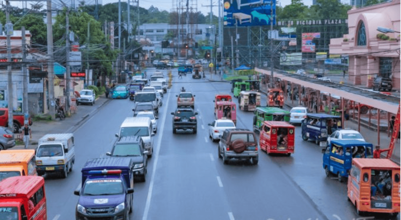フィリピン：歩道をふさぐ違法な障害物の強制撤去作業、期限後も継続へ