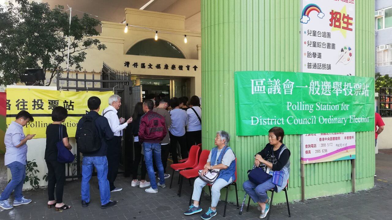 香港：区議会選挙、６対４の割合を維持