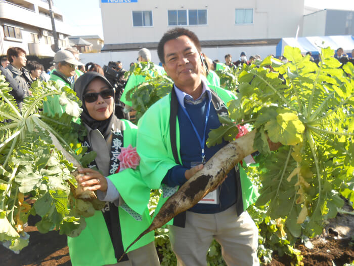 インドネシア：大根引っこ抜き大会にも参加　「狭小地活用で緑を」　ジャカルタ代表　東京・練馬で「世界都市農業サミット」