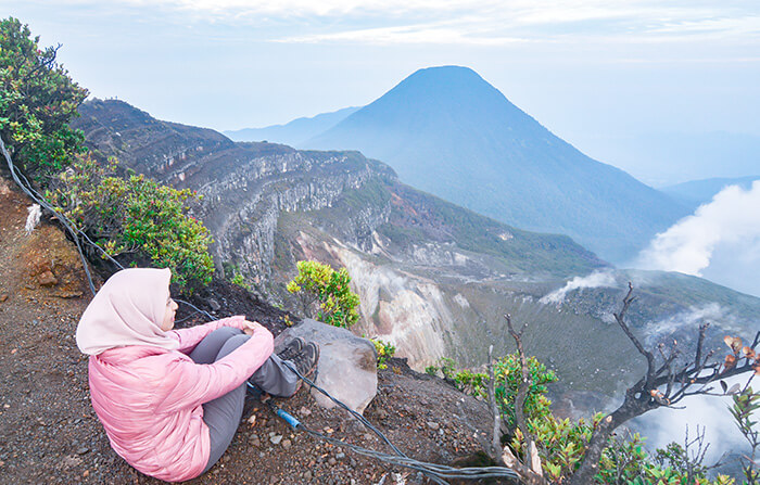インドネシア：アウトドアな休日の過ごし方　澄んだ空気でリフレッシュ　プンチャック峠を越えて