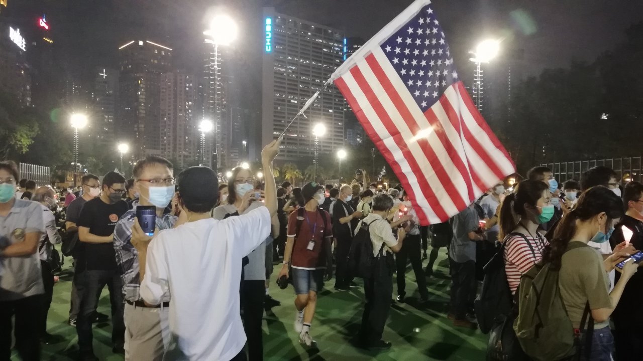 香港：６４集会、禁止にもかかわらず開催