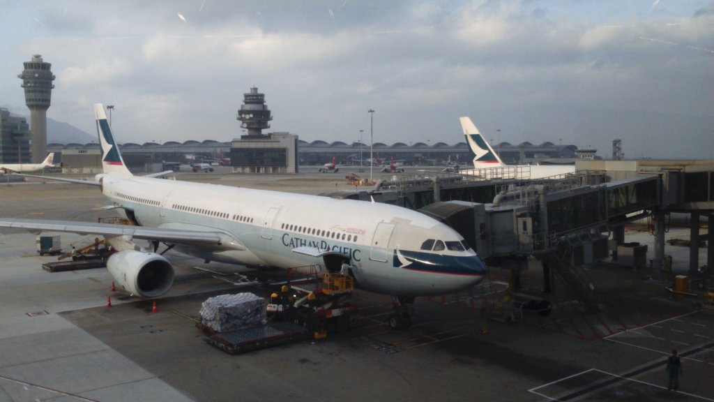香港：キャセイ、旅客機を貨物機に改造