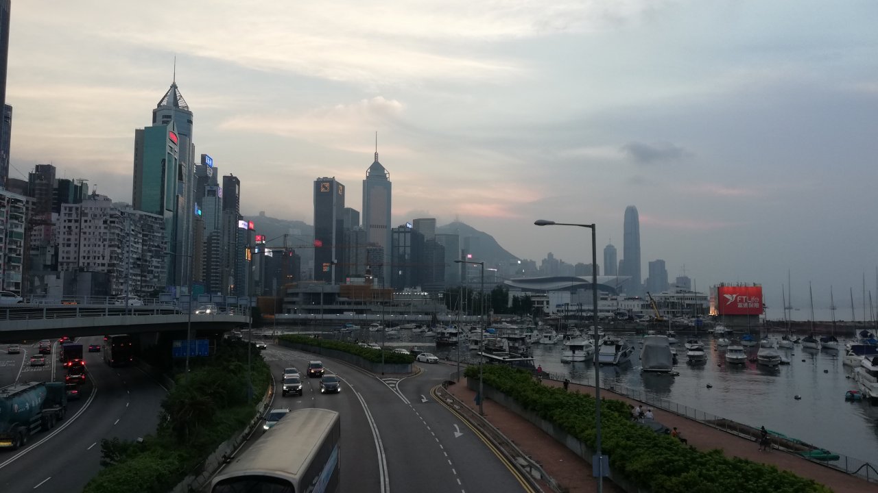 香港：台風１６号、６０年来で最も遠距離