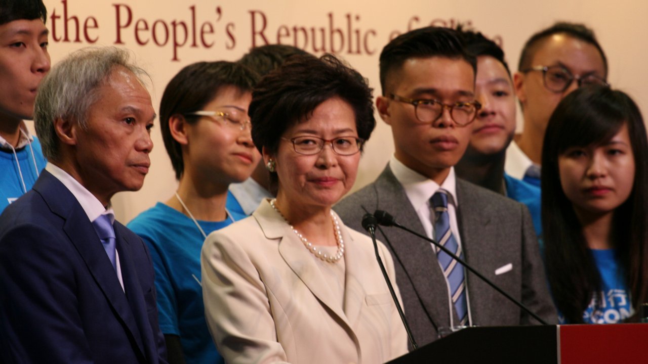 香港：施政報告、２００項目の新措施提示