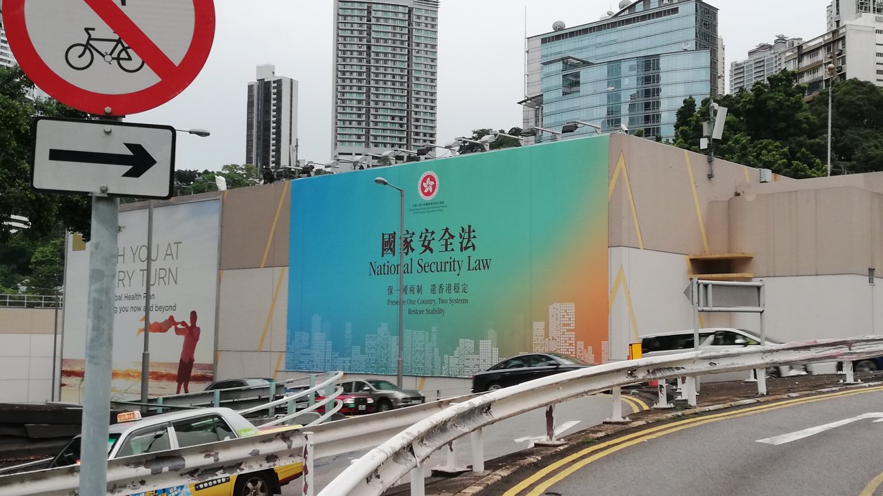 香港：香港マカオ弁公室を拡張し２局設置