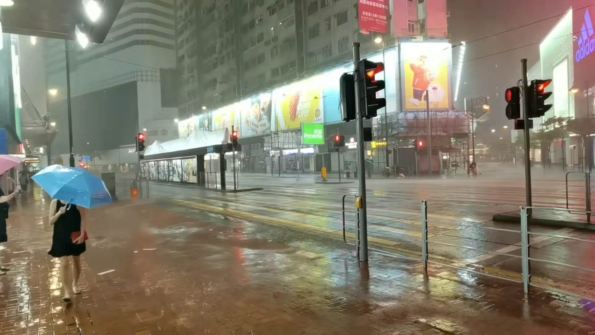 香港：モールで雨傘用ビニール袋提供停止